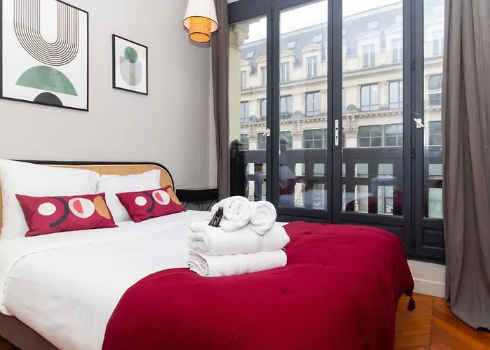 Apartment Center Of Paris By Studio Prestige