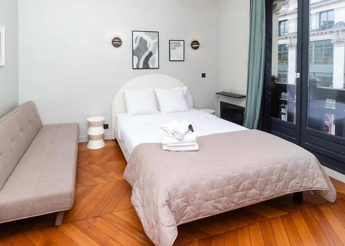 Apartment Center Of Paris By Studio Prestige